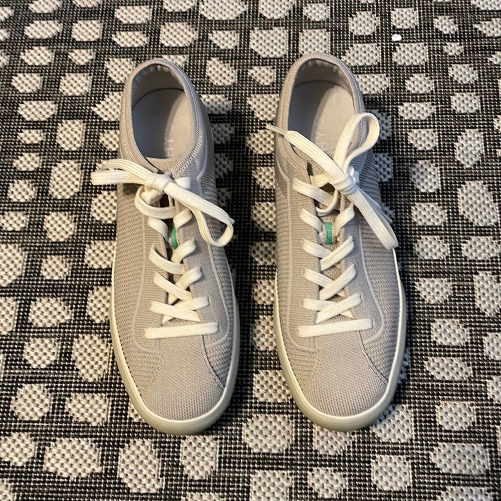 Rothy's The Lace Up Sneaker in Light Grey Size 8